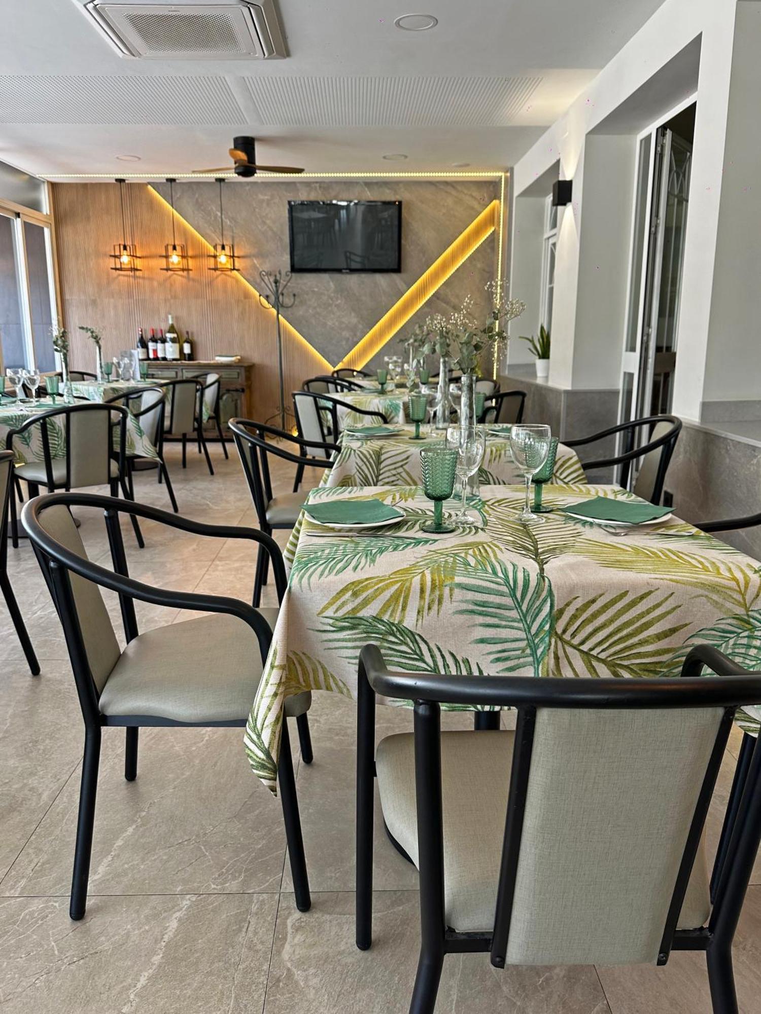 Hostal Restaurante El Cary Montemayor エクステリア 写真
